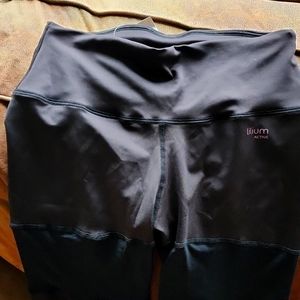 New With Tags Black Leggings, Mesh Thigh Detail, Size Large